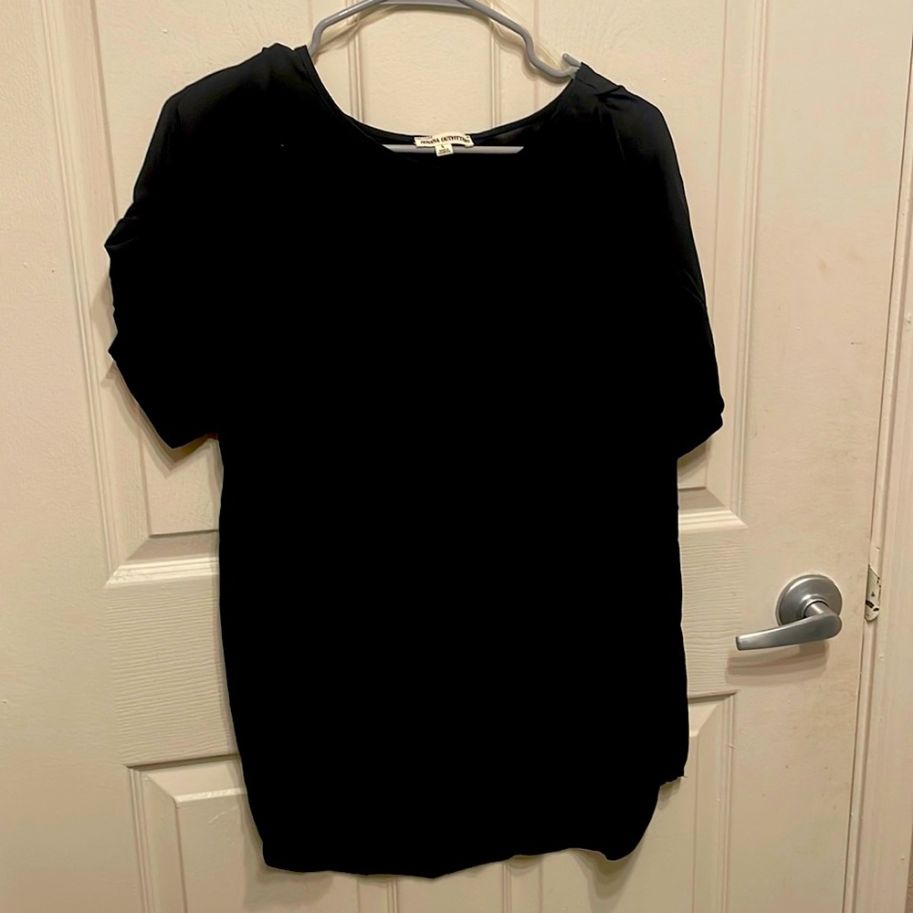Zenana black lightweight top